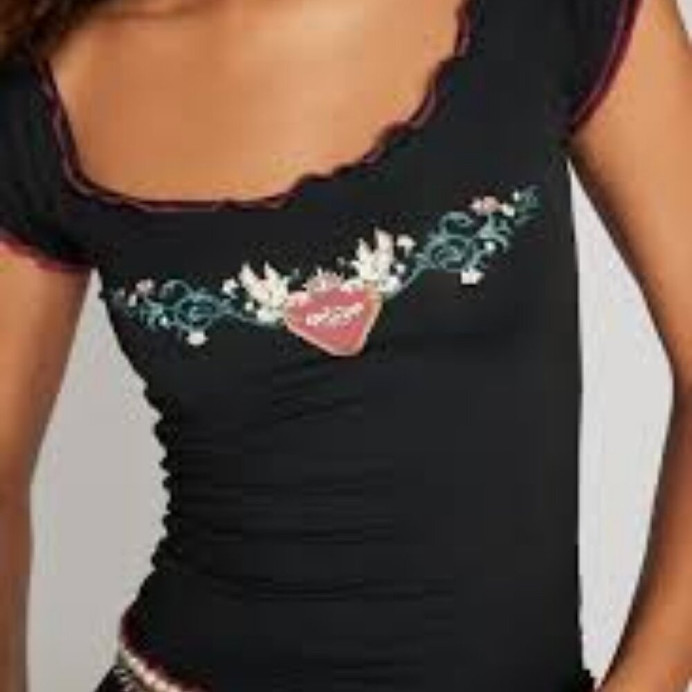 Urban Outfitters Kimchi Blue Baby Tee w/ Lettuce Hems **Y2K / 90s/Grunge***